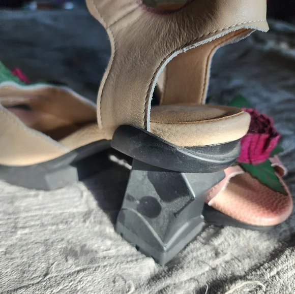 L'Artiste by Spring Step BELIEVE Genuine Leather Open Round Toe Heeled Sandals - Picture 4 of 4